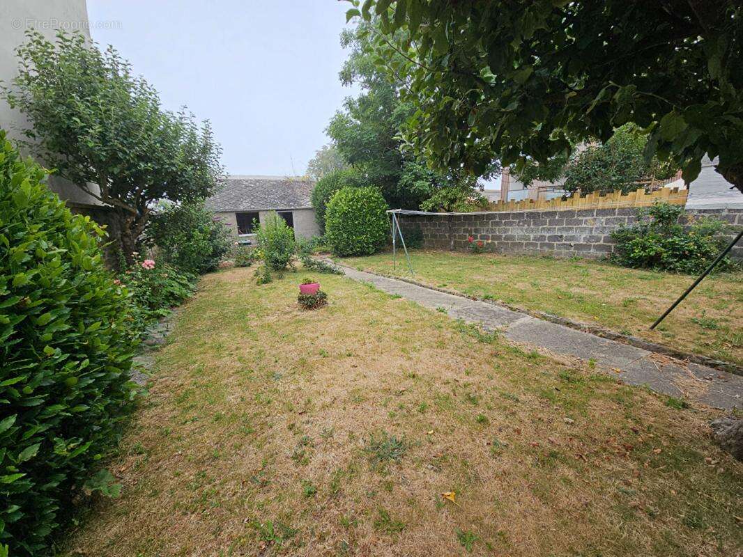 Quartier de la Mairie. Maison 97m² sur une parcelle de 333m² - photo 3