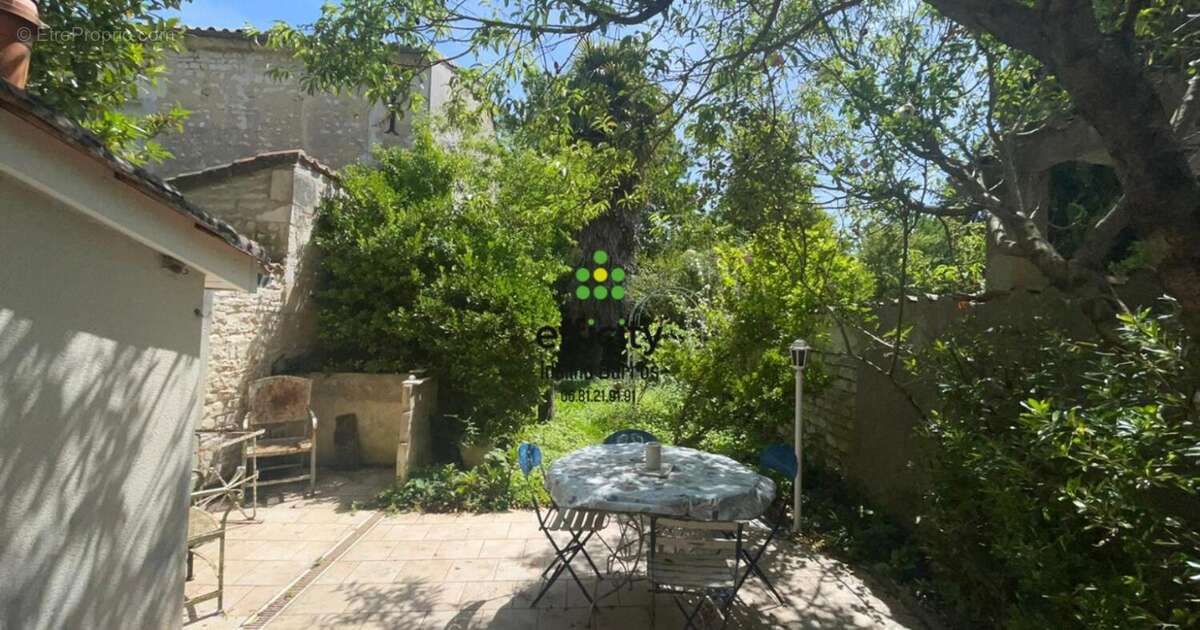 Maison à AIGRE