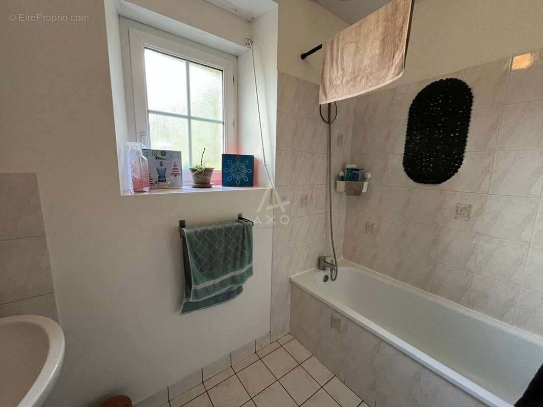 Maison 75 m² à Saint-Georges-De-Reintembault  - photo 9