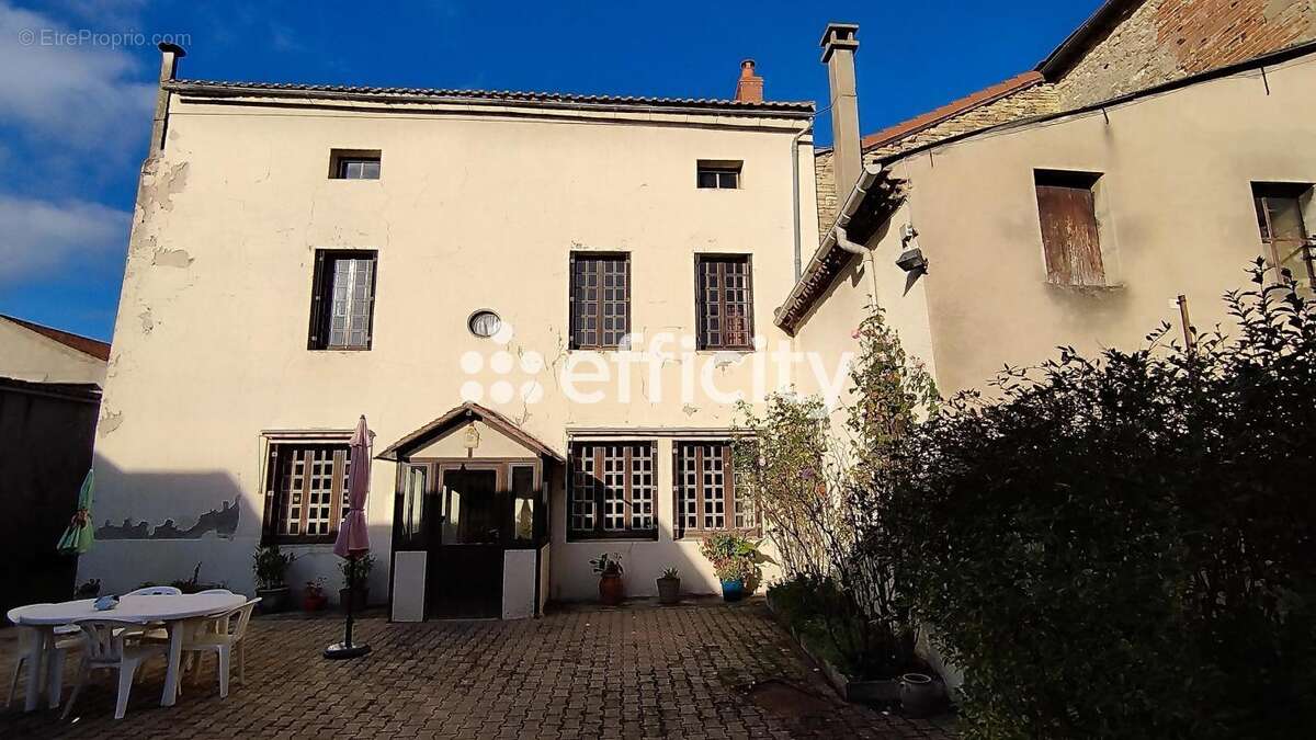 Maison à AIGUEPERSE