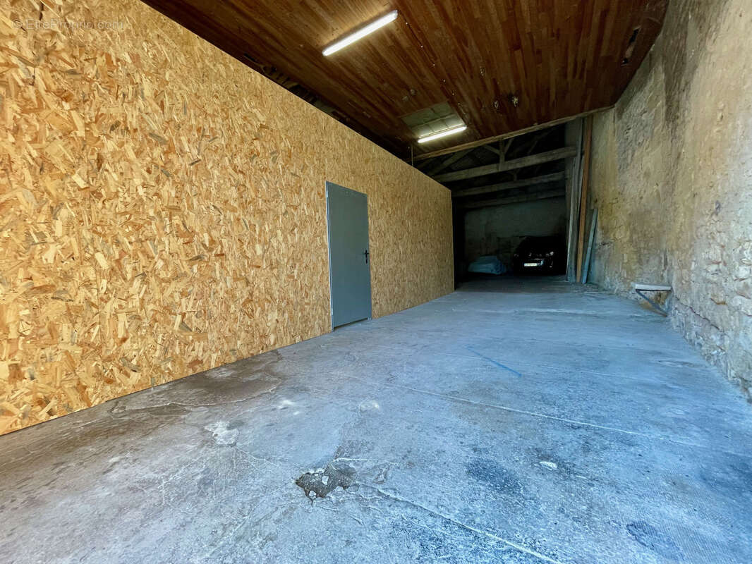 Grand garage dans Saint savinien - photo 3