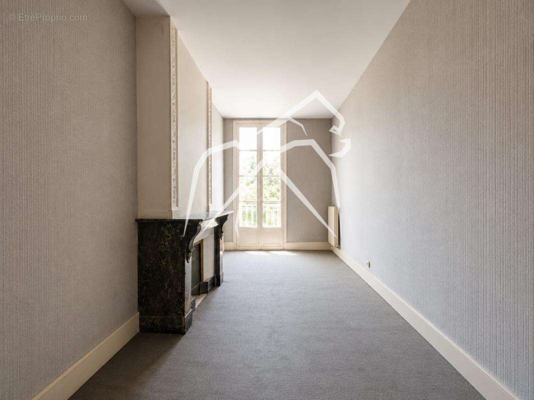 Local a usage professionnel  100m²  montpellier-centre (34000) - photo 4