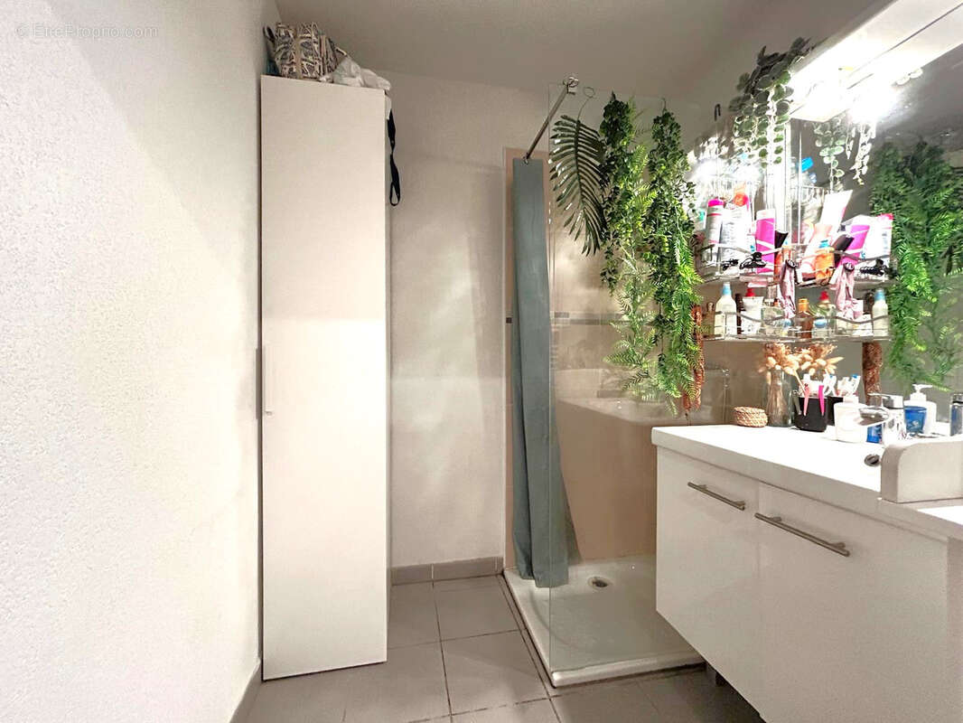 Appartement à MARSEILLE-4E