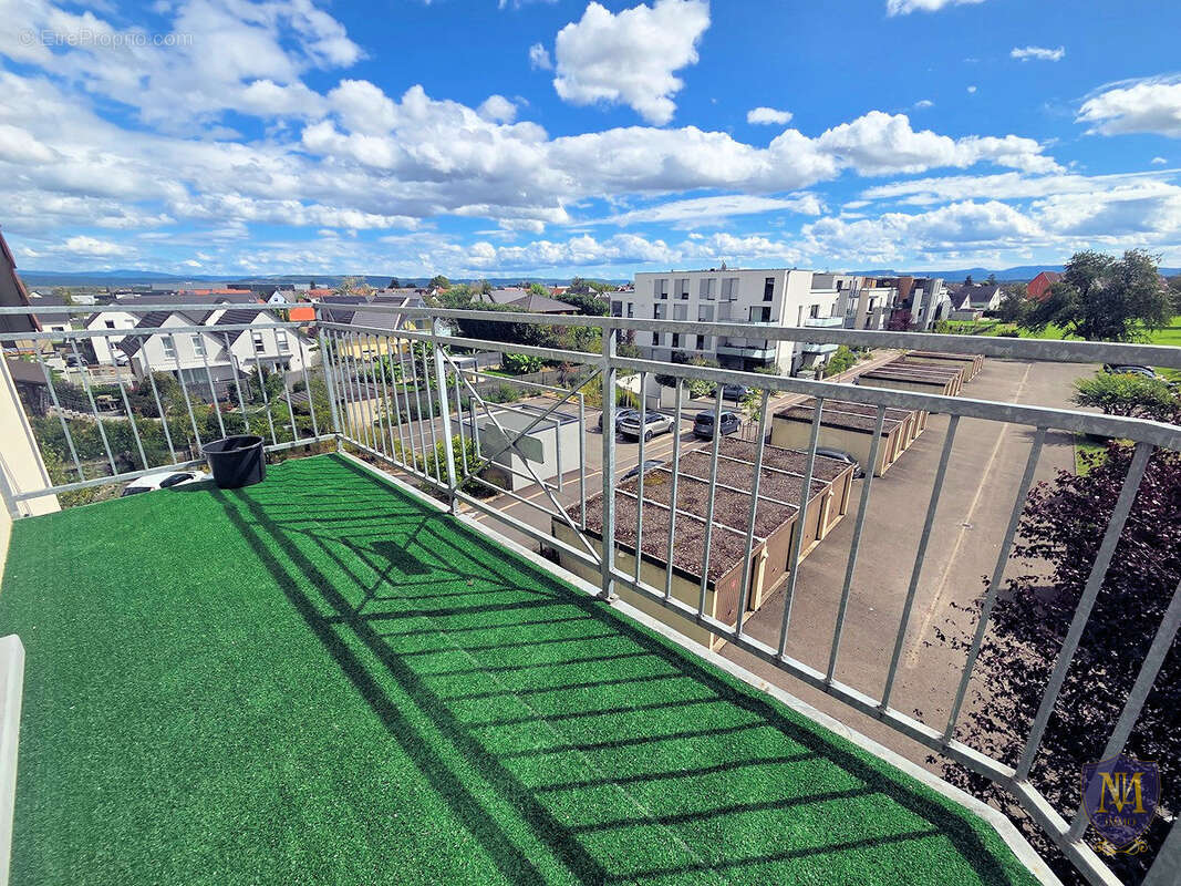 Blotzheim avec vue dégagée grand 2/3 pièces en duplex de 74 m2 avec balcon - photo 3