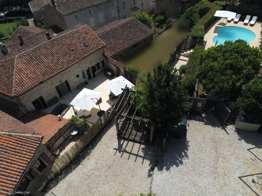 Maison à NANTEUIL-EN-VALLEE