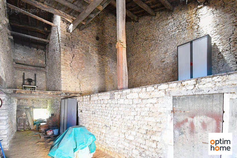 Grange de 250m2 environ a renover sur terrain de 3 ares 70 - photo 7