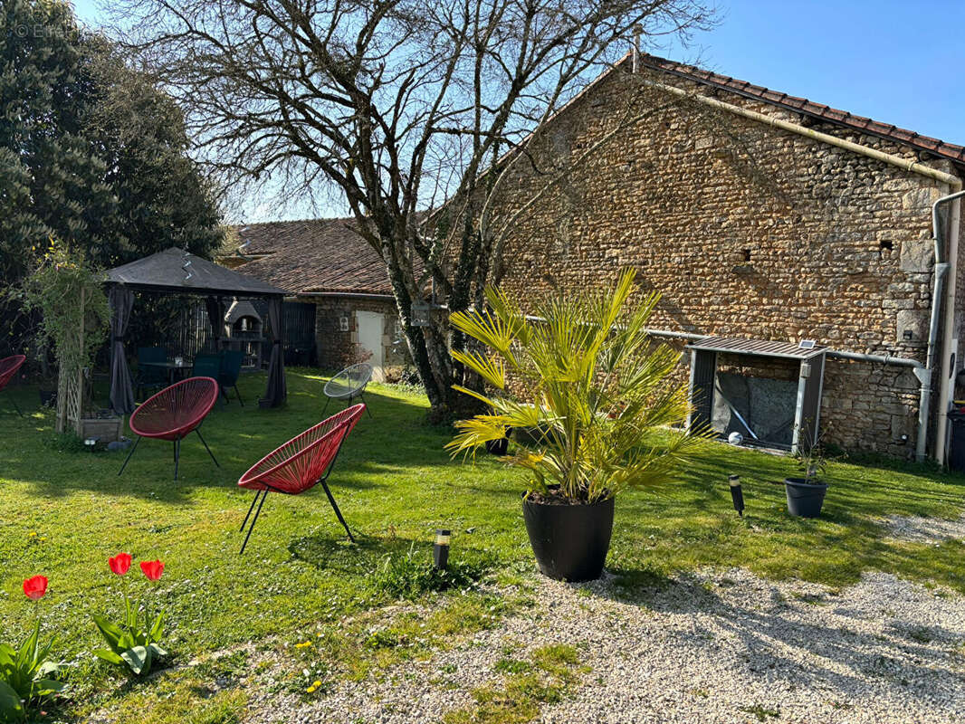 Maison à GENOUILLE