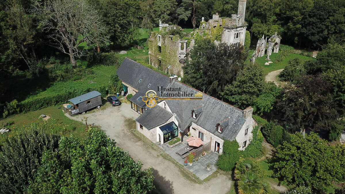 Maison à PLOUEGAT-GUERAND