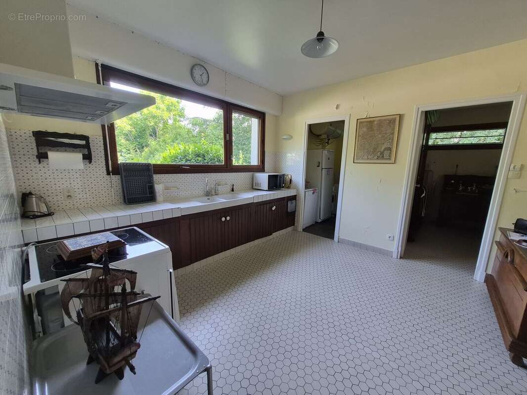 À vendre, proche de Trie-sur-Baïse (Hautes Pyrénées): Villa 5 chambres avec sous-sol, garage et piscine, nichée au cœur d'un jar - photo 9