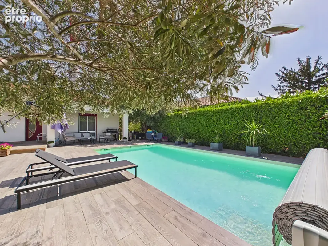 Maison familiale de 142 m² avec piscine et sous-sol - photo 1