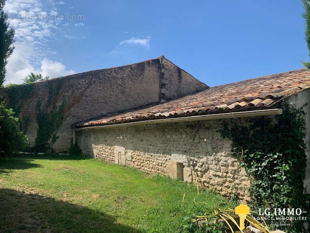 Maison à SAINT-DIZANT-DU-GUA