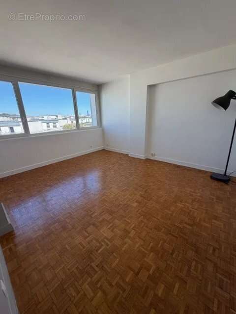 Dernier etage vue degagee. - photo 5
