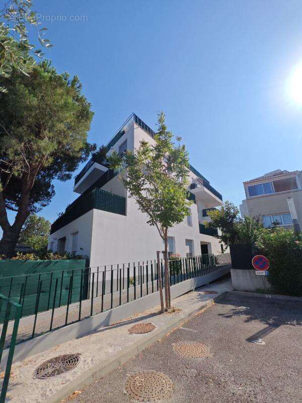 La Garde T4 récent de standing avec terrasse de 40 m² exposée sud, vue dégagée et parking privatif - photo 17