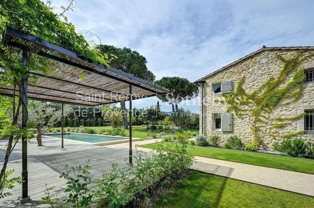 Mas rénové avec parc paysager et piscine, centre d'Eygalières à pieds - photo 5