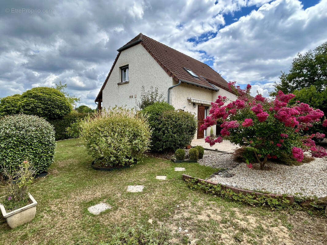 Maison à SAINT-PANTALEON-DE-LARCHE