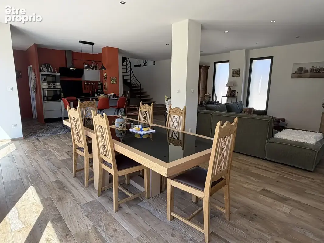 Exclusivité, rare à la vente maison de ville complétement rénovée à neuf  avec terrain et piscine. - photo 7