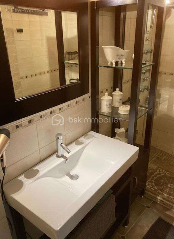 Maison en pierre avec patio, garage et suite parentale – Bouleternère - photo 9