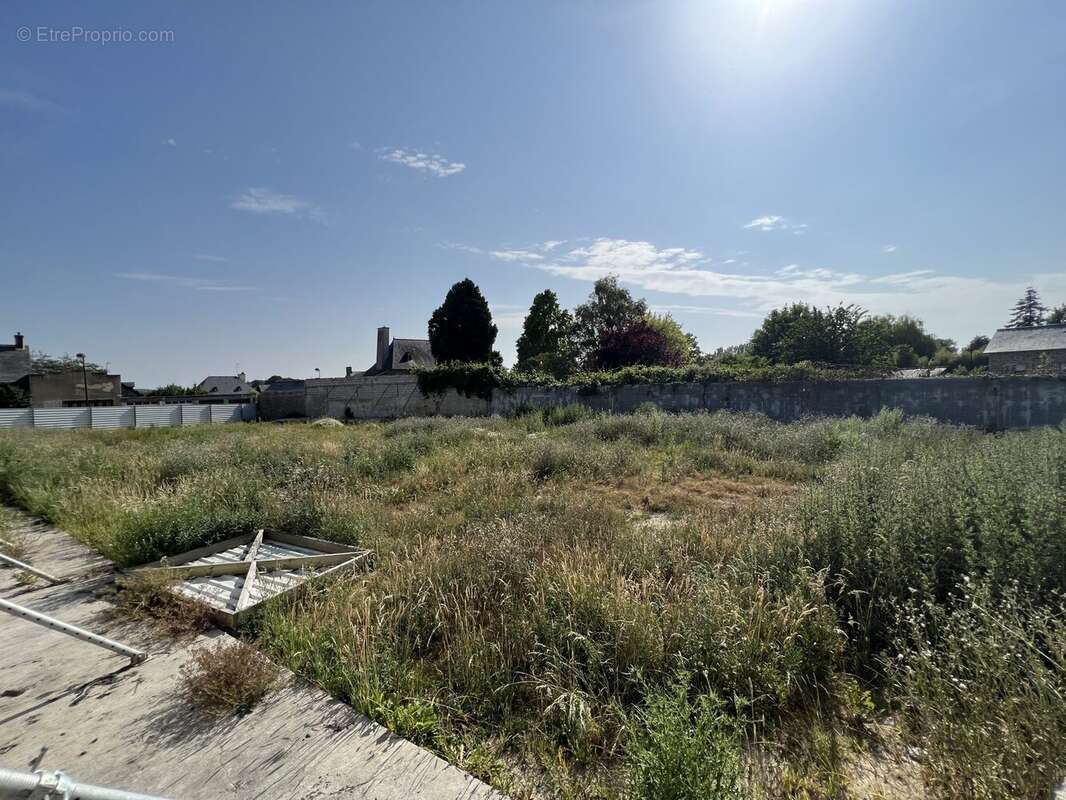 Terrain à CORPS-NUDS