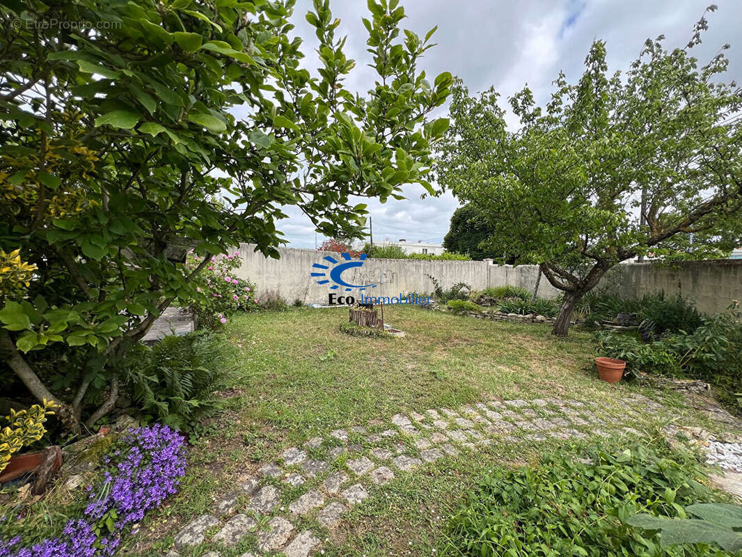 La rochelle maison 122 m² environ 3 chambres atelier + jardin - photo 4