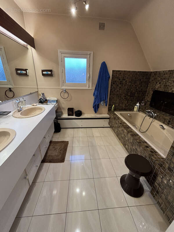 Maison à SAINTE-GENEVIEVE-DES-BOIS