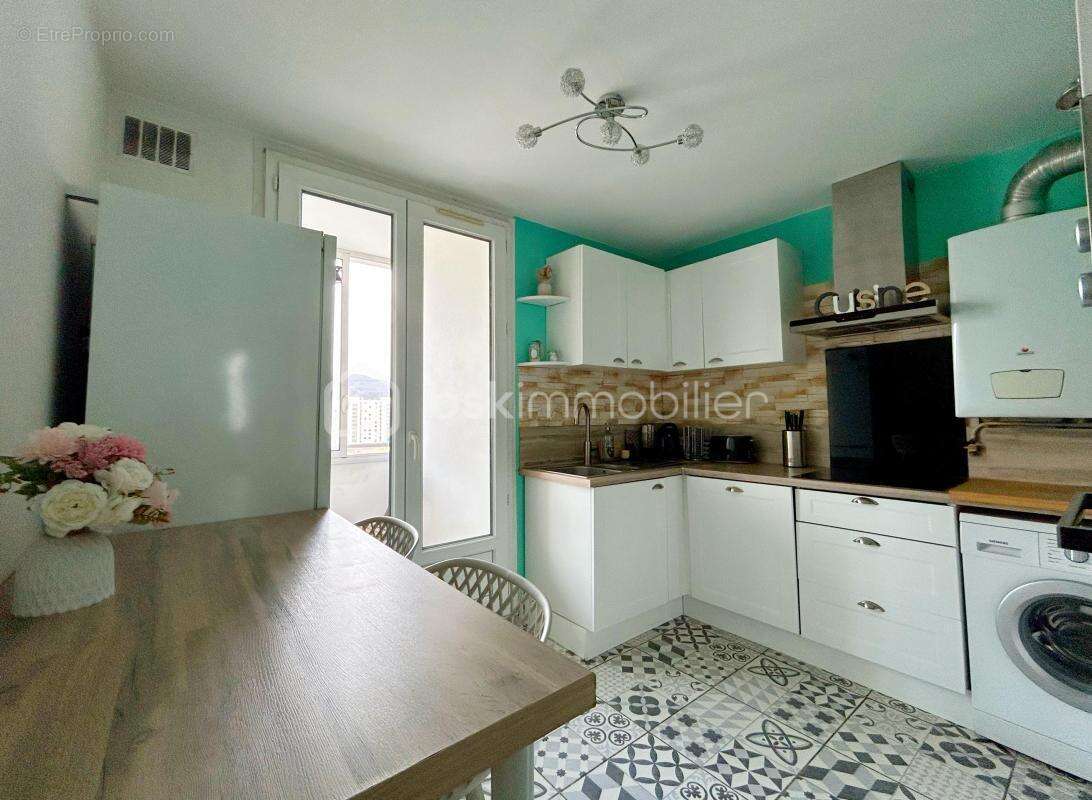 Appartement à LE PONT-DE-CLAIX