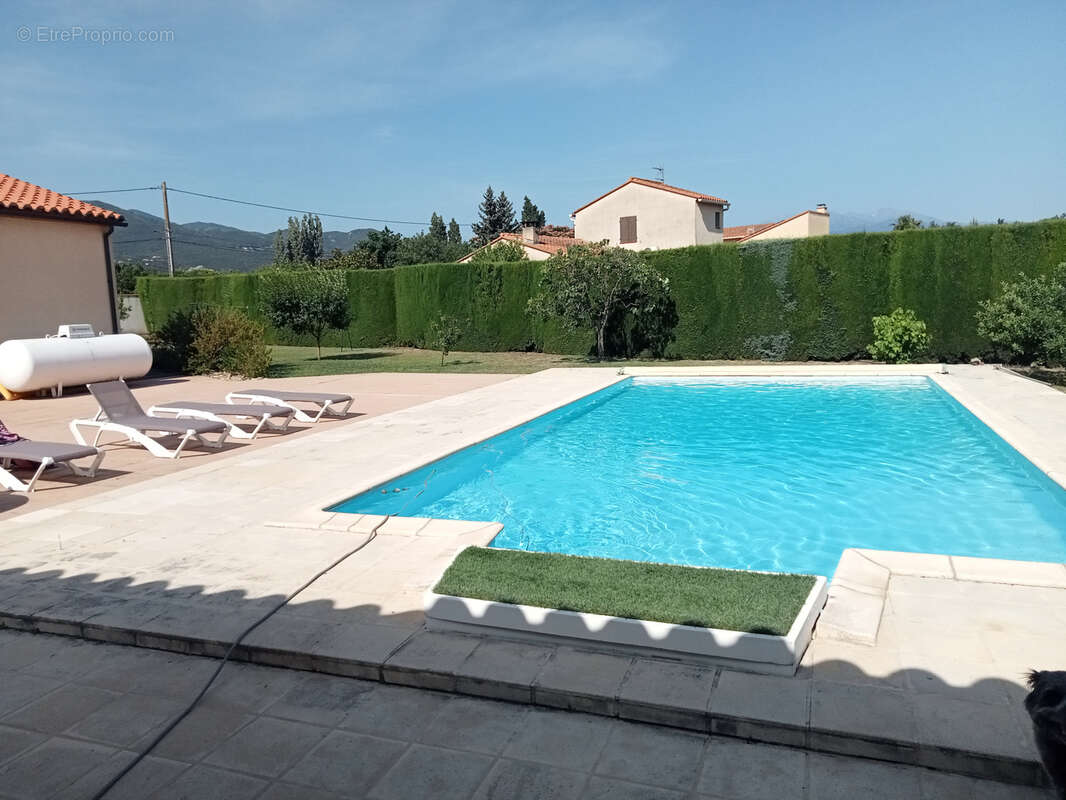 Beau terrain à construire, avec habitation et grande piscine - photo 10