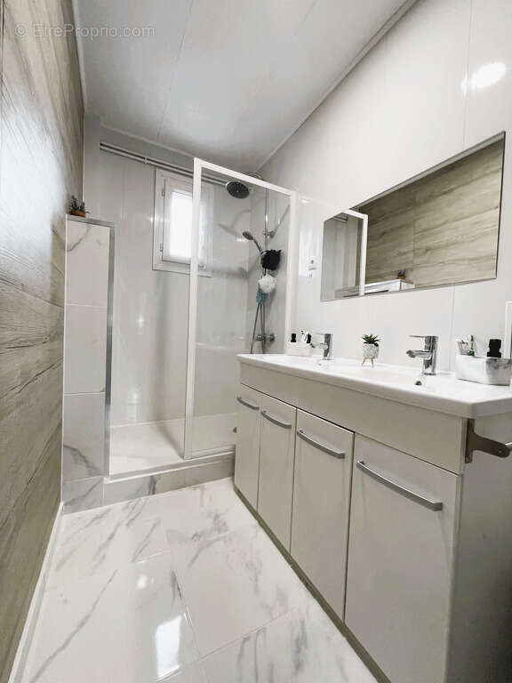 Appartement à FONTAINE