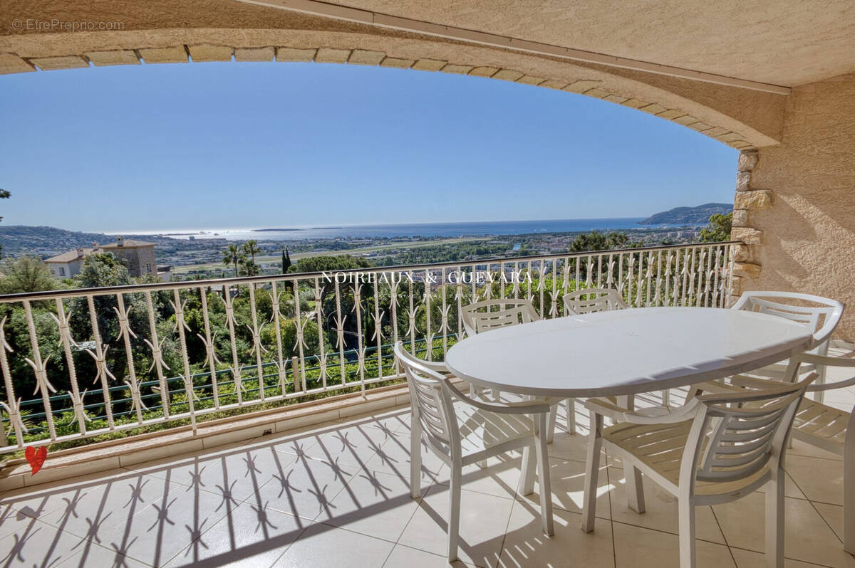 Photo Maison à Mandelieu-La-Napoule au prix de 1 679 000€