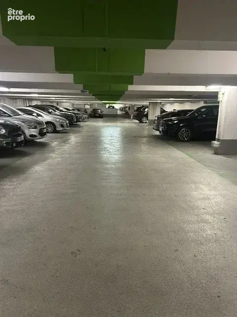 Parking à PARIS-18E