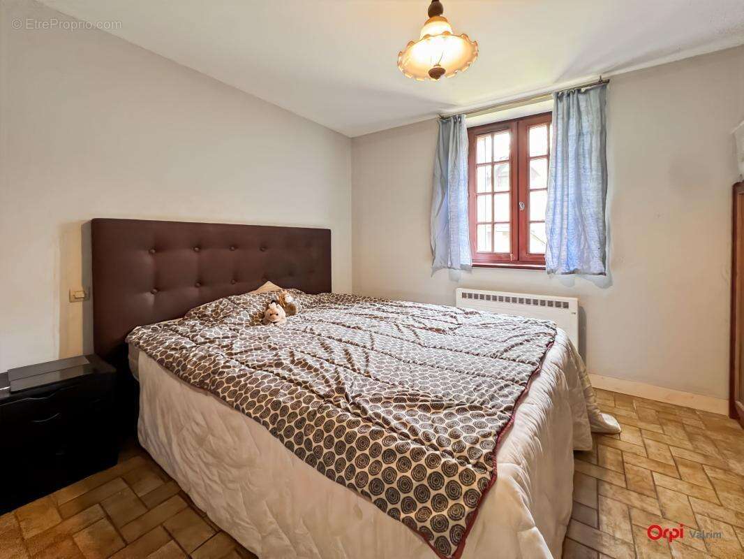  SPÉCIAL PROJET / ARTISAN : Énorme Potentiel de 183 m² à La Ferté-Saint-Cyr – Prix Sacrifié (Travaux à prévoir) - photo 4