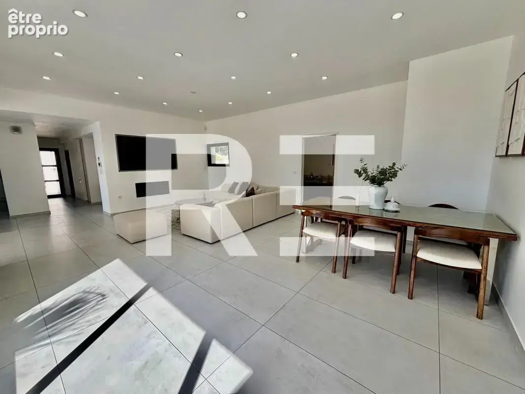 Maison architecte 230m2 sur nimes aec terrain de 2118m2 - photo 5
