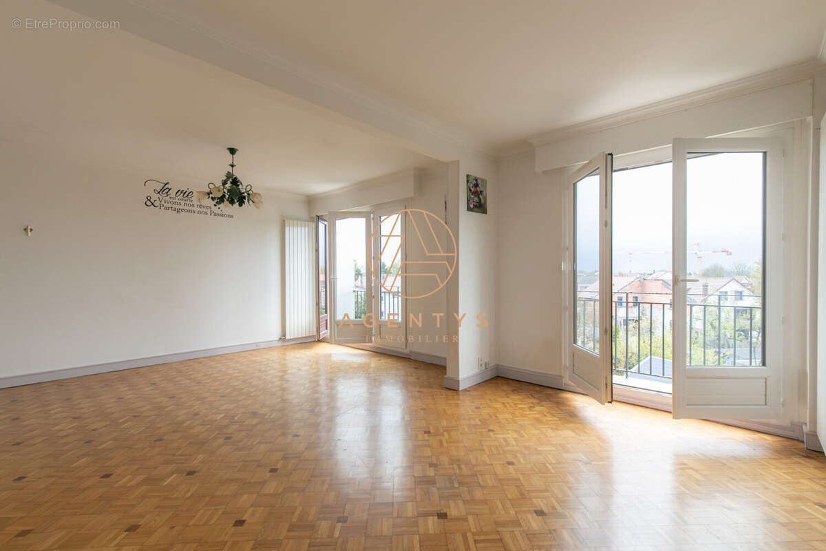 Appartement à CHENNEVIERES-SUR-MARNE