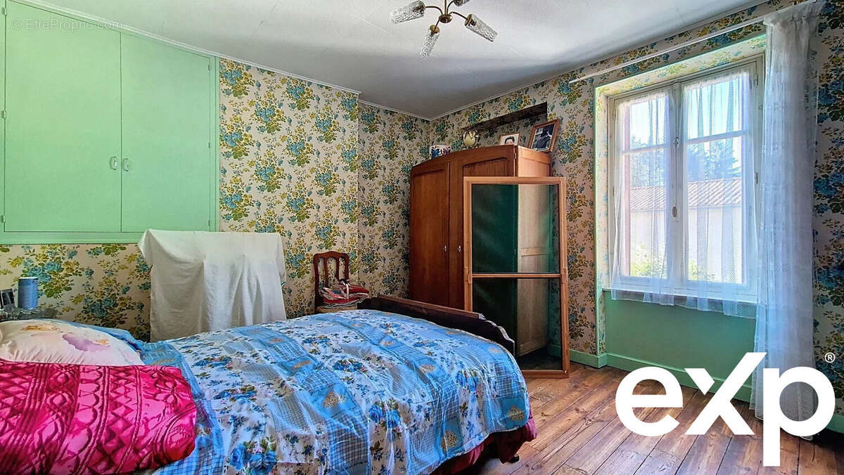 Maison à LA JONCHERE-SAINT-MAURICE