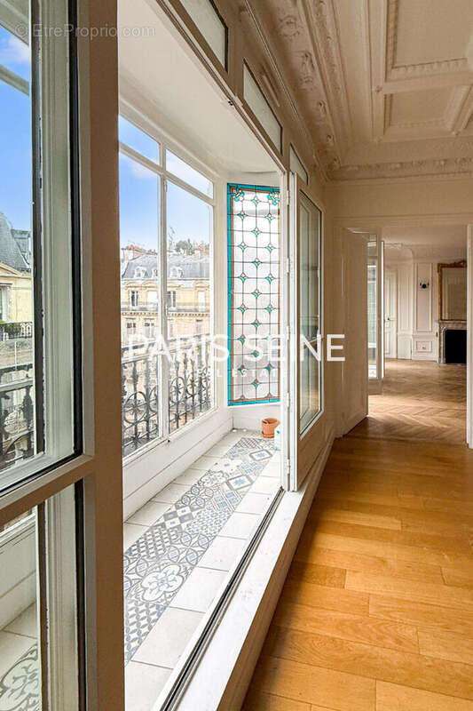 Appartement à PARIS-8E
