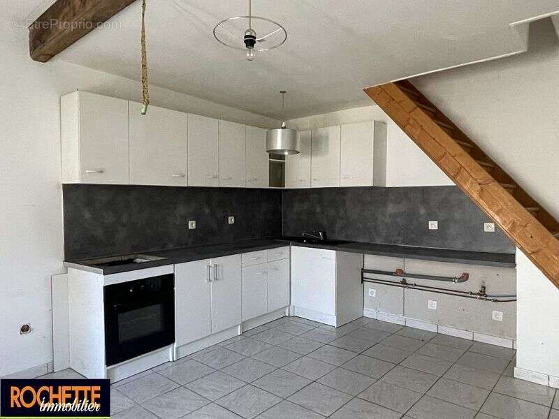 Appartement 200 m² à Neronde  - photo 2