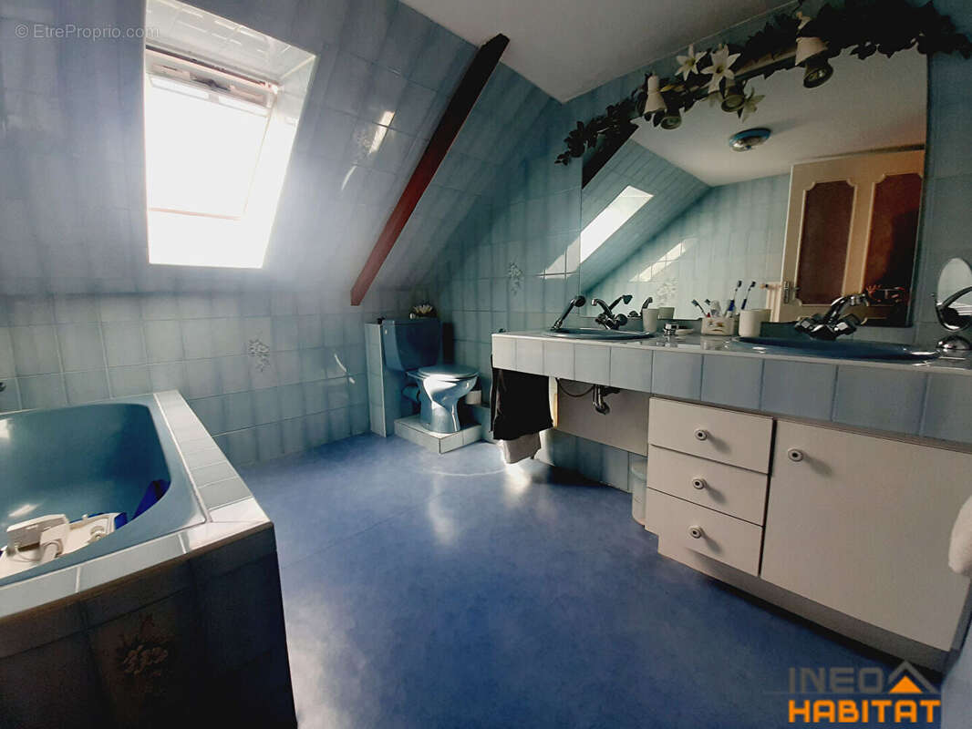 Maison à MONTREUIL-LE-GAST