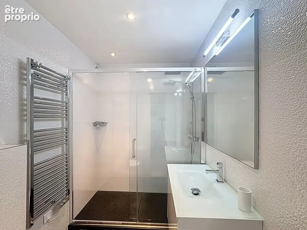 Saint-tropez — pieds dans l’eau vue mer 3 chambres - photo 10