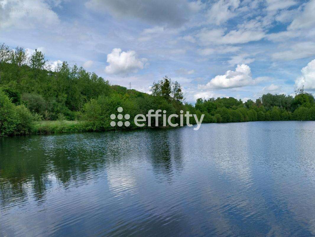 Terrain à SAINT-PIAT