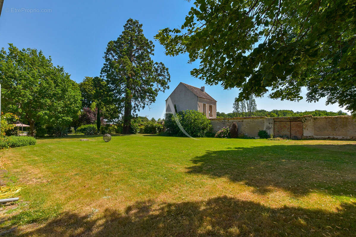 A VENDRE - Maison de maître de près de 300 m²  à 5mns de LIEUSAINT - photo 12