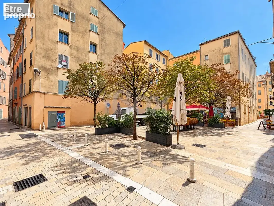 Toulon Centre Ville Lumineux T2 avec vue sur Place arborée - photo 6