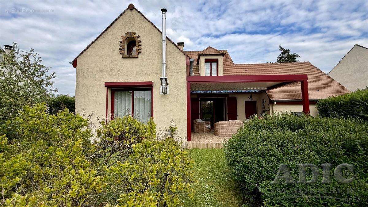 Maison à LONGPERRIER