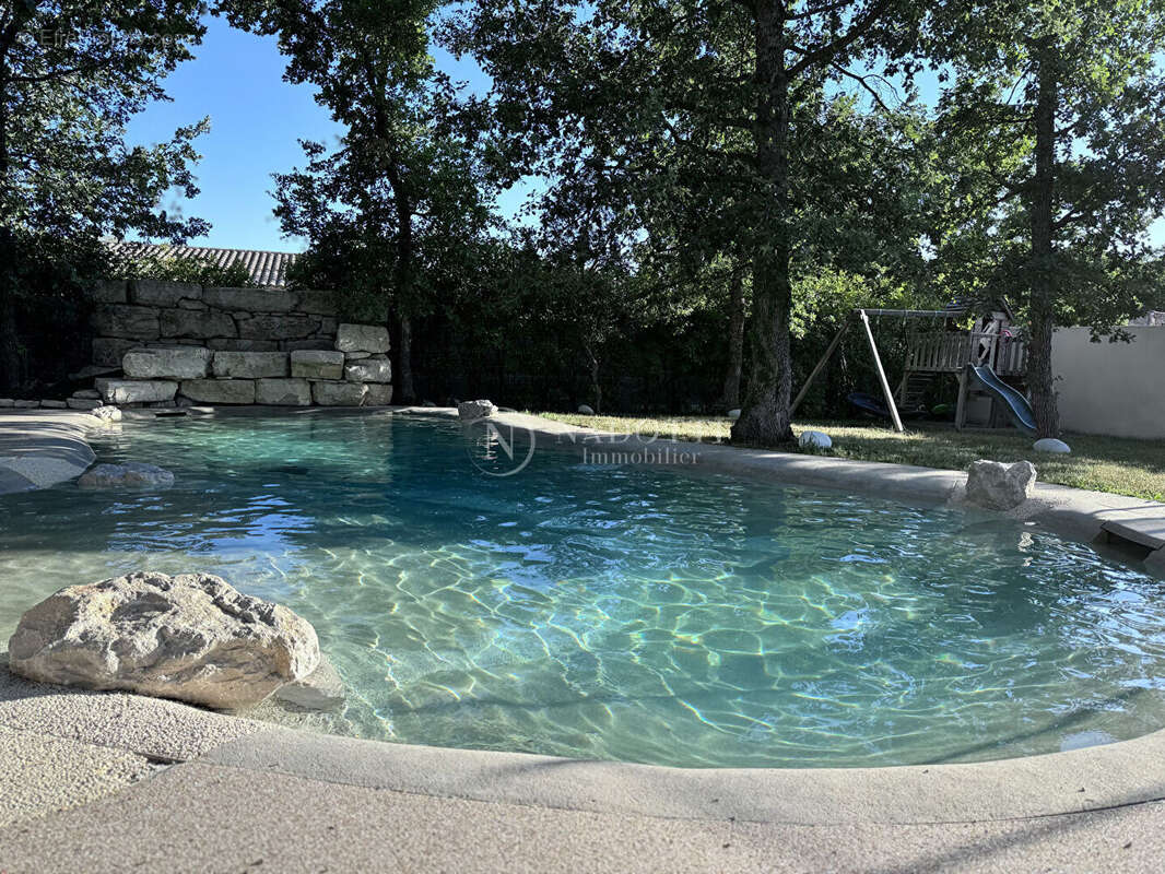 Gordes, superbe villa au coeur des chènes vert sur 1763 m² de terrain clos - photo 2
