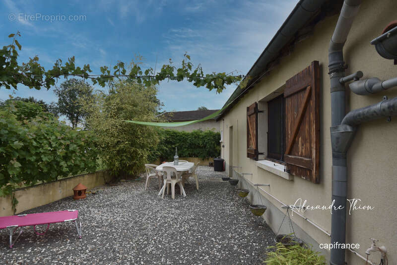 Maison à DOMPIERRE-SUR-VEYLE