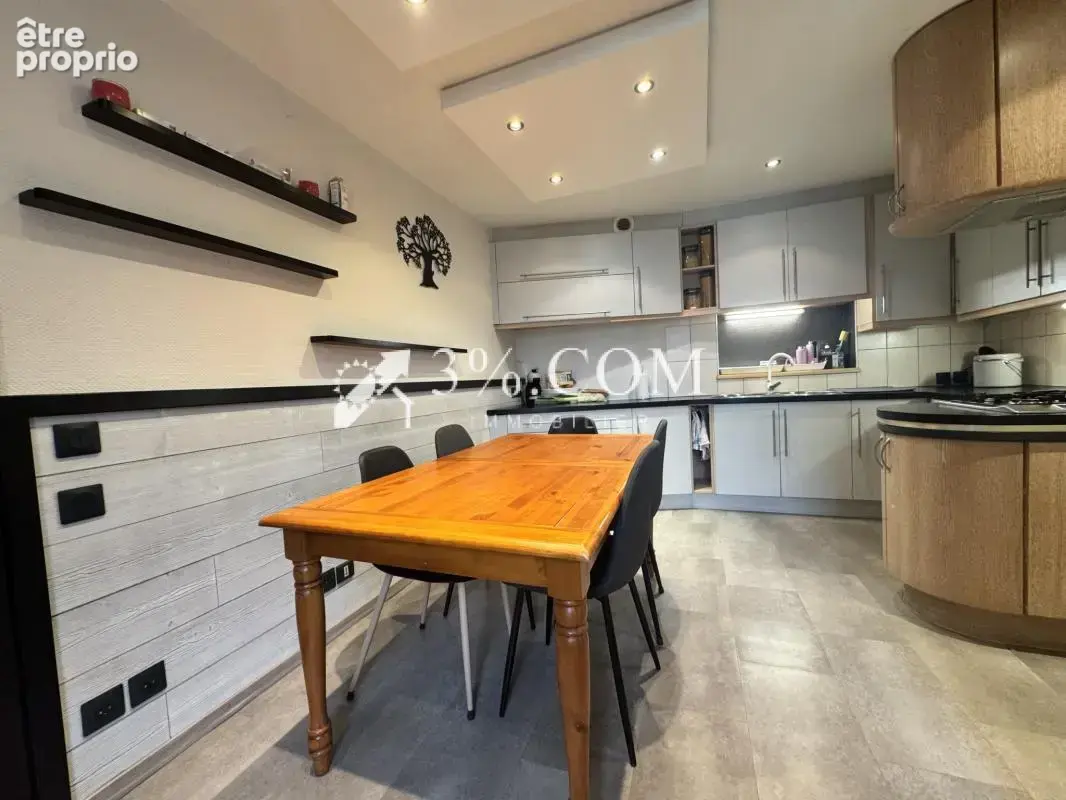 3%COM  Immeuble composé d'un  belle habitation et d'un local - photo 5