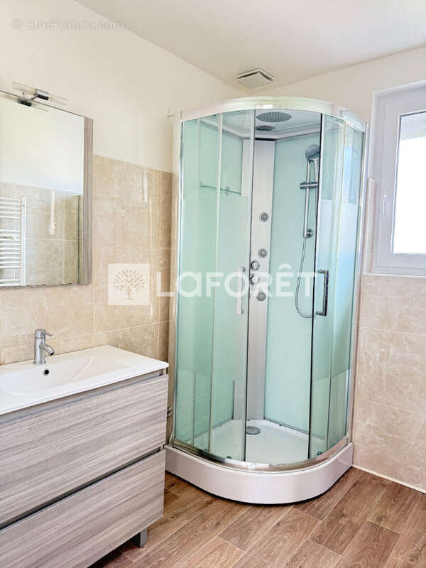 Immeuble - 160 m² - 1 local commercial - 2 appartements T2 - rénové récemment - photo 4