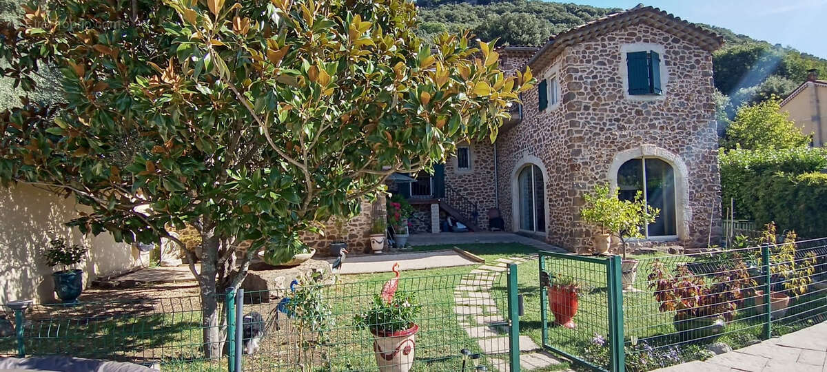 Maison de caractère avec piscine, dépendance et vue dégagée - photo 4