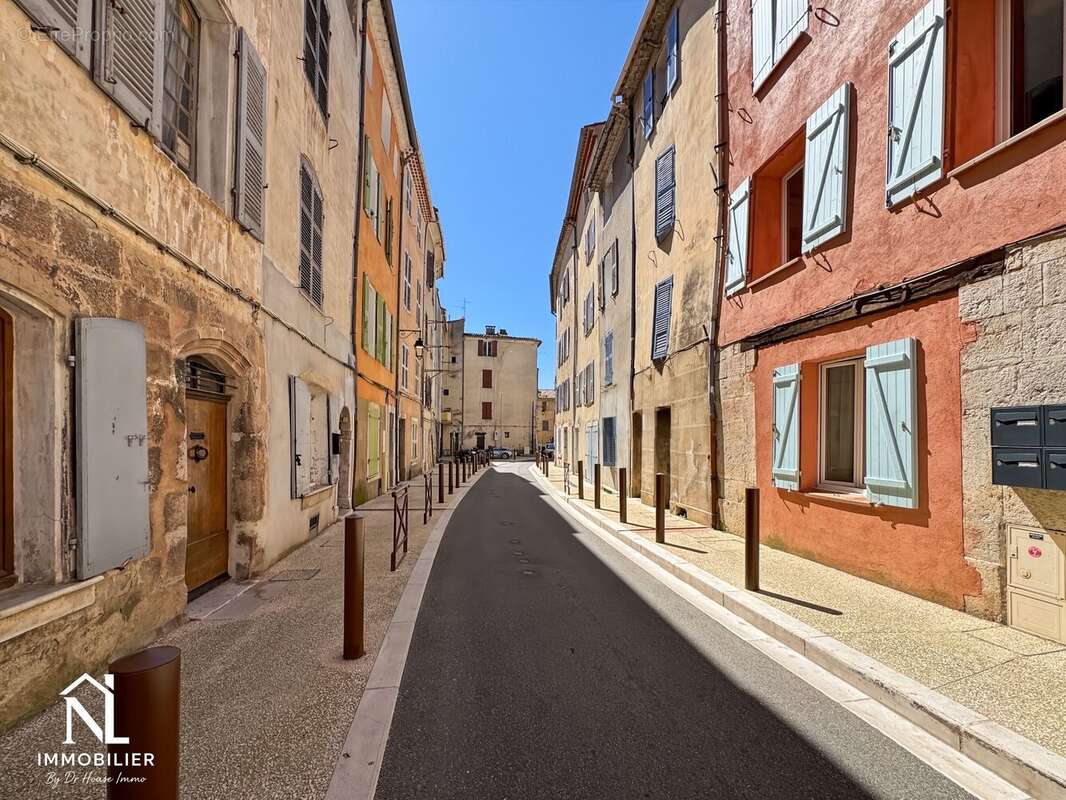 Appartement à SIGNES