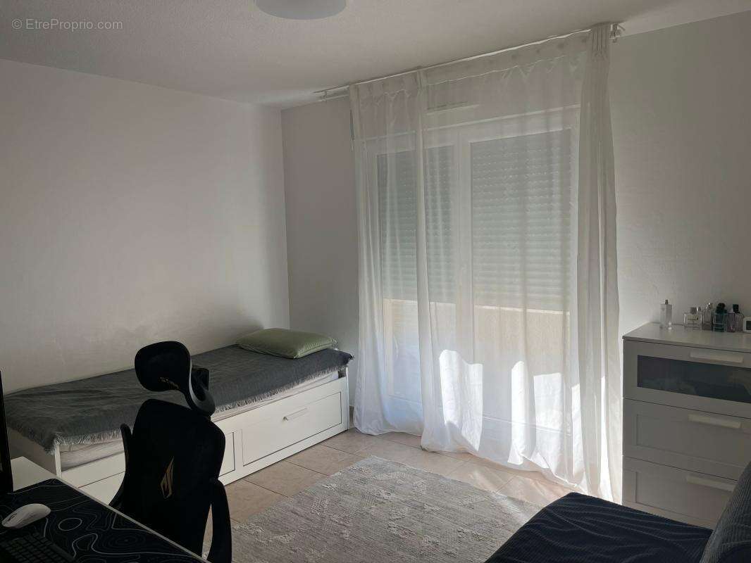 Appartement À Vendre F4 80 m² Terrasse Jardin Garage - photo 7