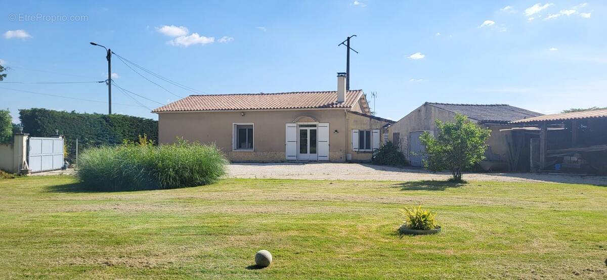 Maison à CHERVES-RICHEMONT