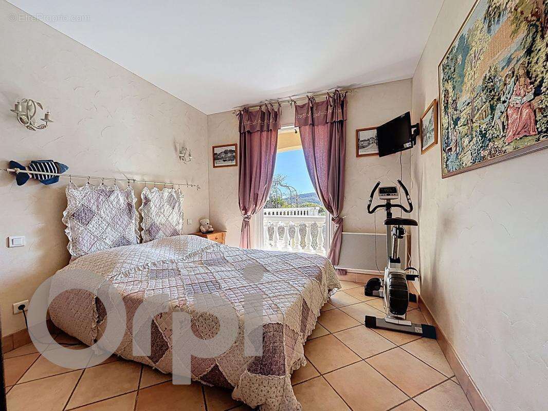 Maison à LES ISSAMBRES